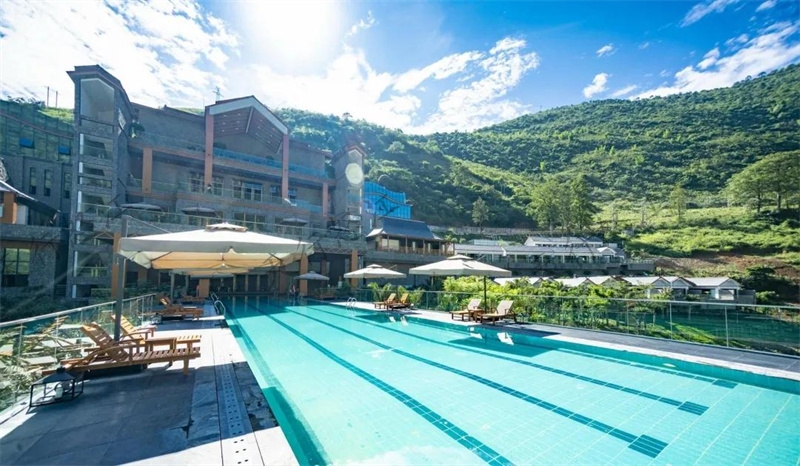 怒江第一個露天恒溫游泳池 怒江第一個露天恒溫游泳池