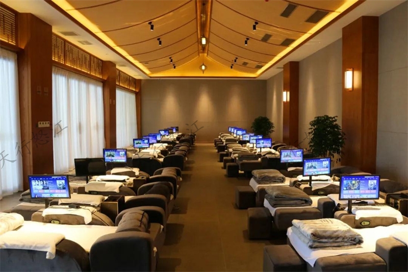 怒江第一個露天恒溫游泳池 怒江第一個露天恒溫游泳池